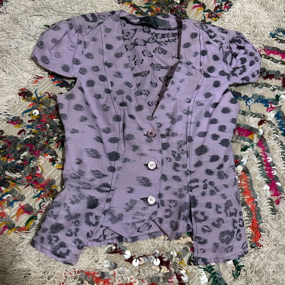 MCQUEEN ANIMAL PRINT FITTED TOP